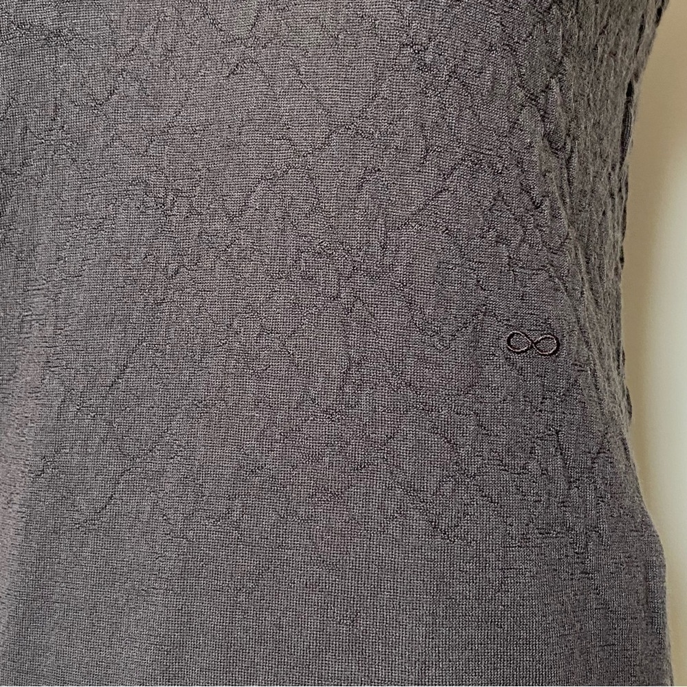 Sminfinity Short Sleeved Textured Gray Wool Sweater Tee, Small - Picture 3 of 13